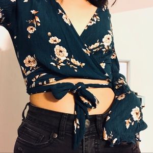 Forever 21 Tie-up crop top👚